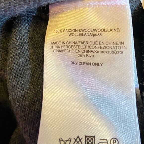 Brooks brothers Saxxon wool size large V neck sweater - Picture 4 of 4